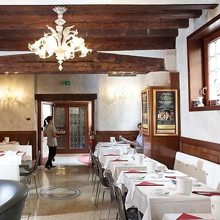 Otel Ca' D'oro - Wenice Deep Culture