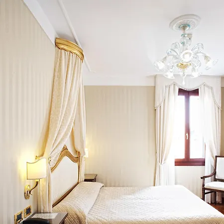 Otel Ca' D'oro - Wenice Deep Culture