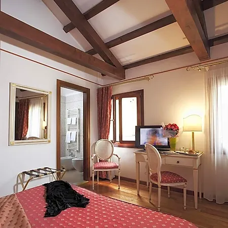 فندق Ca' D'oro - Wenice Deep Culture 3*