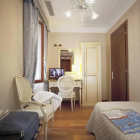 فندق Ca' D'oro - Wenice Deep Culture 3*