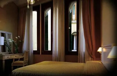 Ca' D'oro - Wenice Deep Culture 3* Venedig