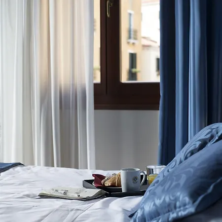 Ca' D'oro - Wenice Deep Culture Hotell 3*